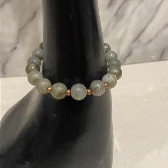 Elegant Labradorite Beaded with gold accents Bracelet - Picture 4 of 5